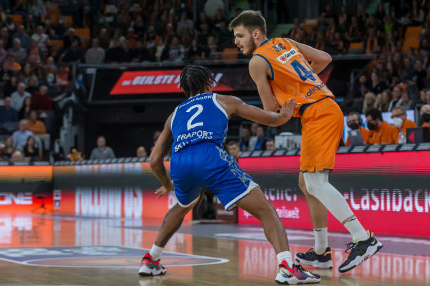 以总比分逆 以总比分逆